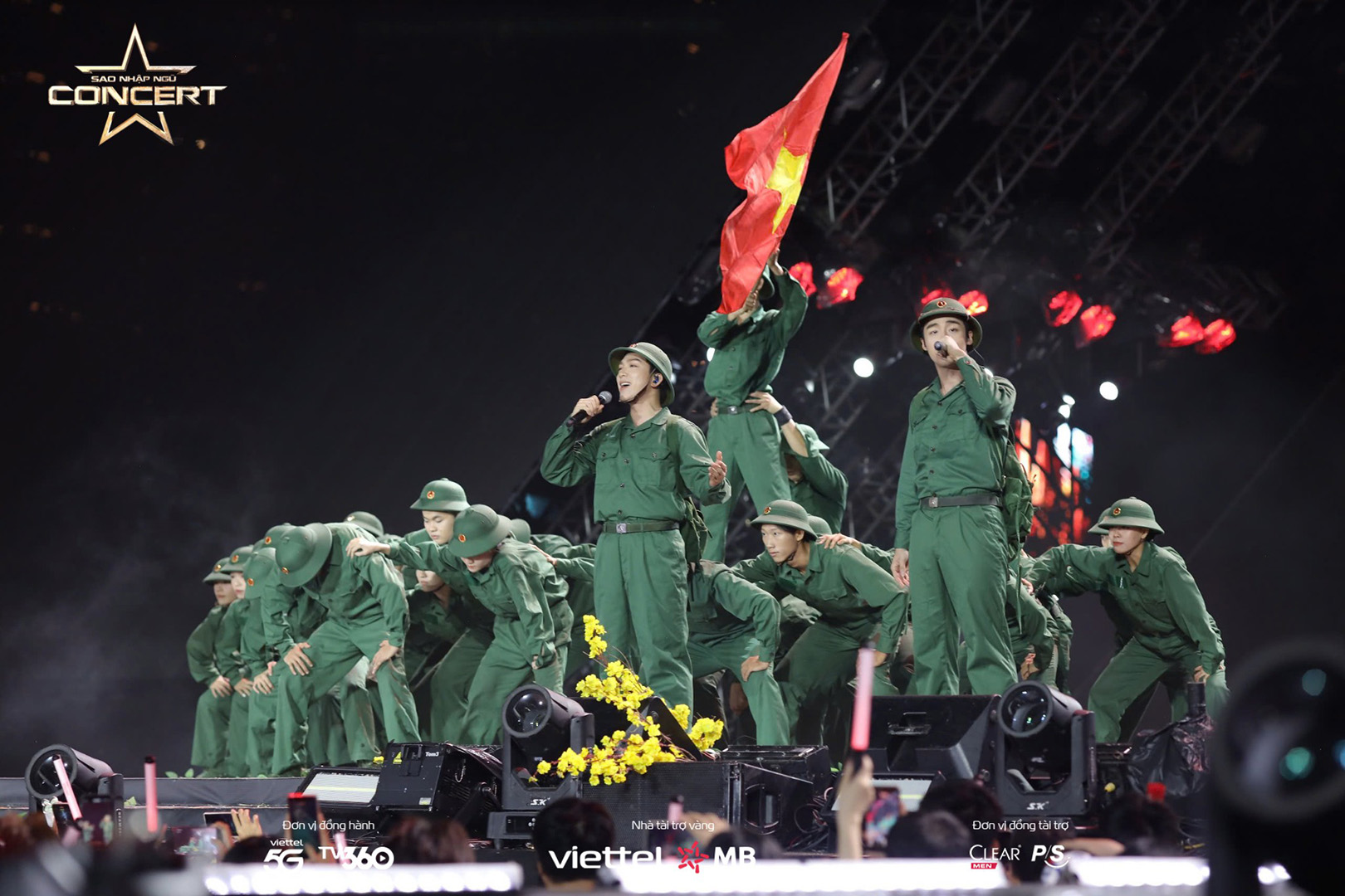 Trang Pháp, Hương Giang, Hòa Minzy cháy hết mình tại Sao Nhập Ngũ Concert 2025