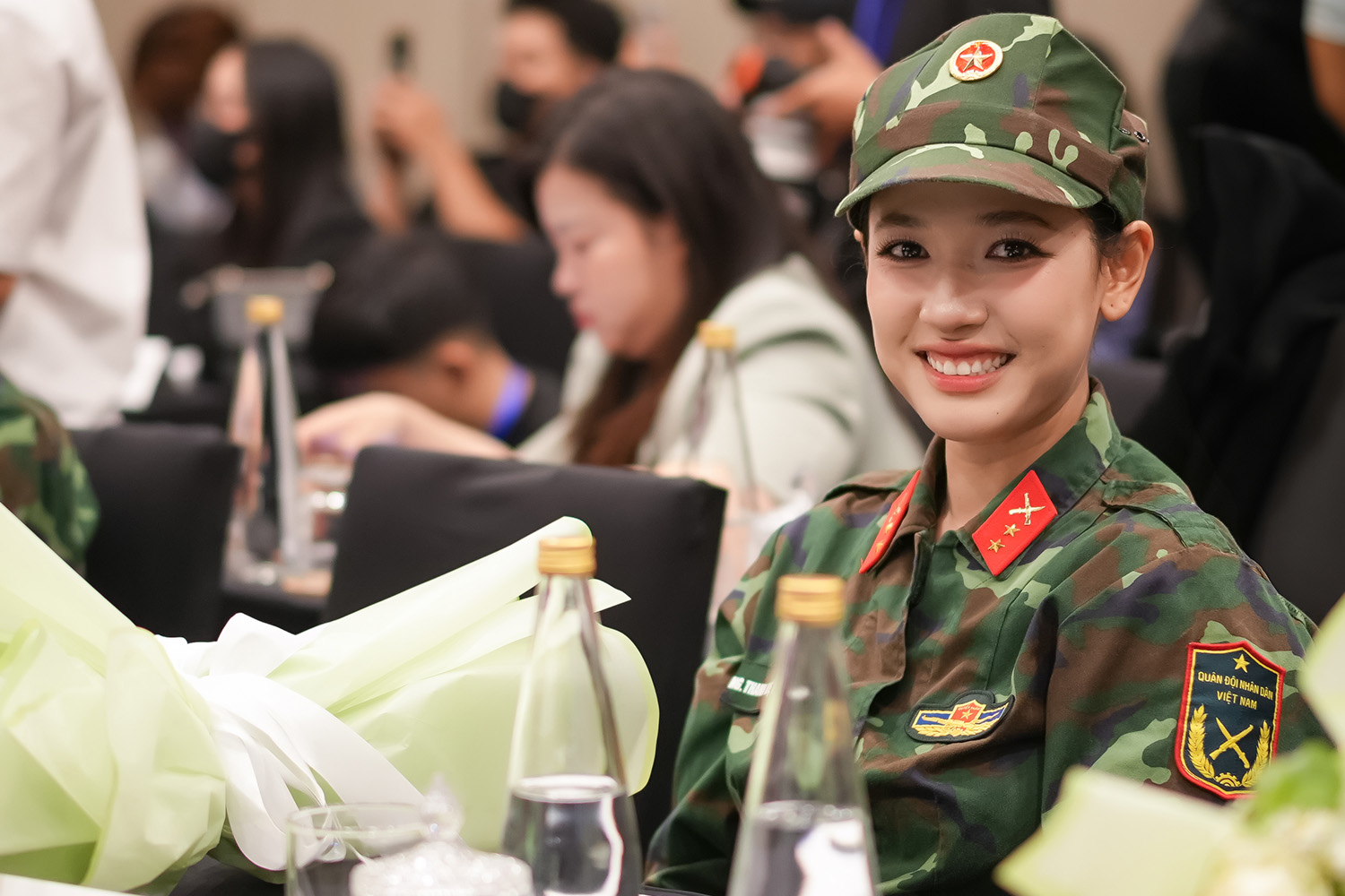 Nữ ca sĩ Cara xinh đẹp tại họp báo Sao Nhập Ngũ 2025