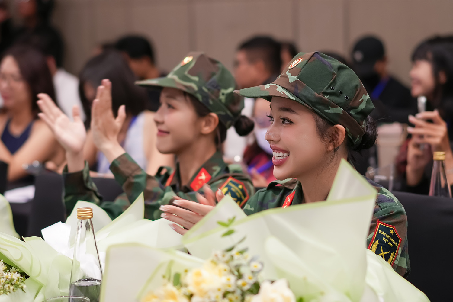 Chiến sĩ Linh Ngọc Đàm, Hậu Hoàng