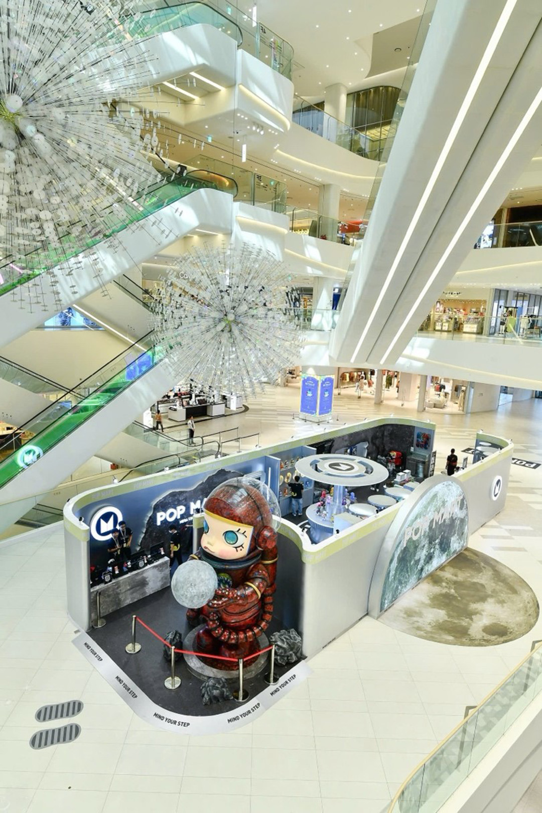 Triển lãm MEGA SPACE MOLLY đổ bộ Hà Nội thu hút tín đồ sưu tầm