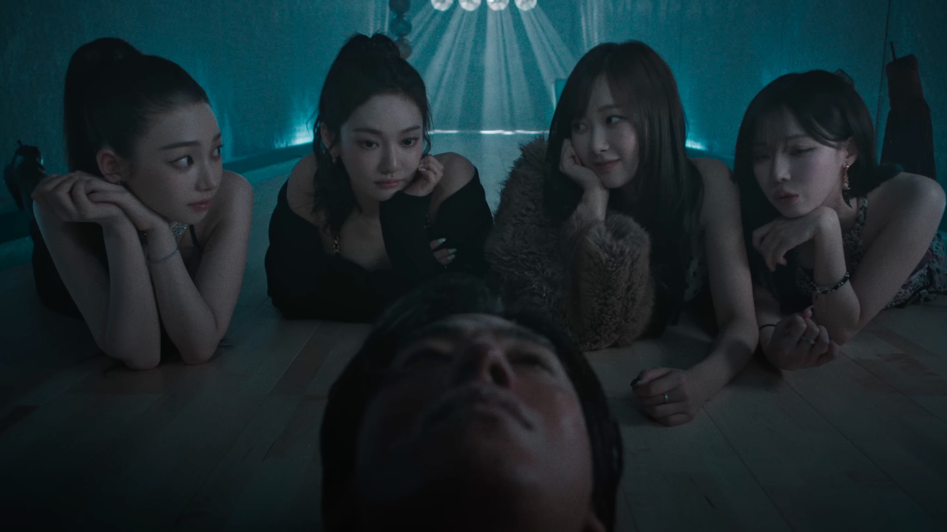 Giải mã trailer như phim ngắn của aespa cho ca khúc “Rich Man”