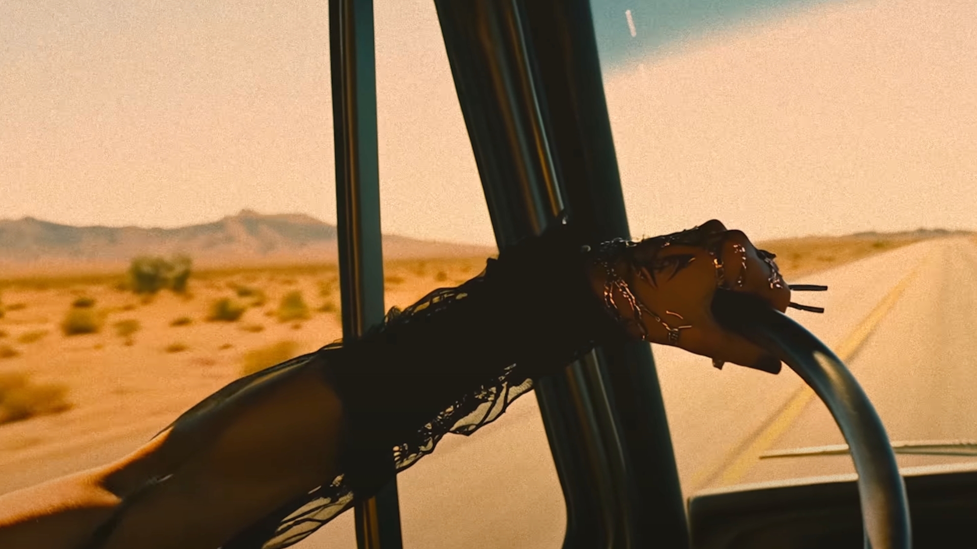 Giải mã trailer như phim ngắn của aespa cho ca khúc “Rich Man”