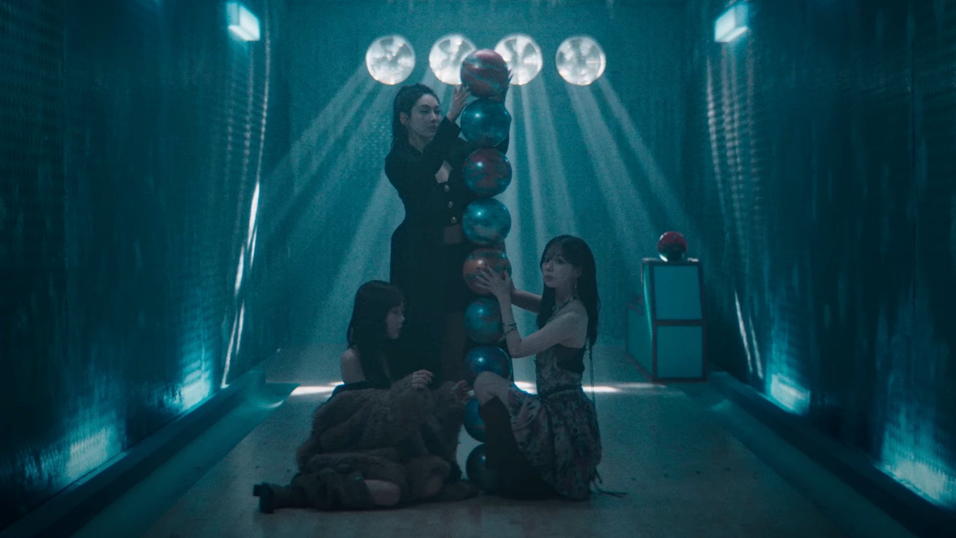 Giải mã trailer như phim ngắn của aespa cho ca khúc “Rich Man”
