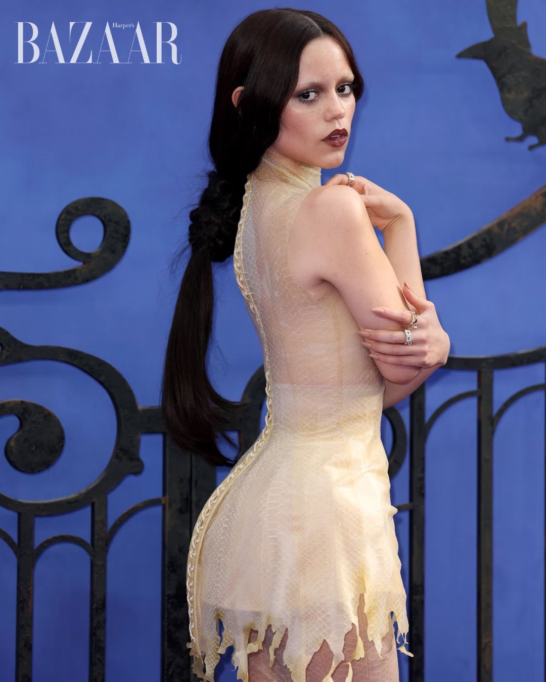 bzvn-jenna-ortega-wednesday-2-thoi-trang-quang-ba (9)