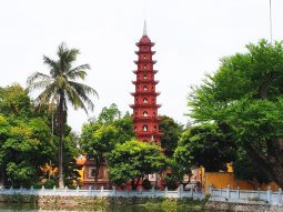 Địa điểm du lịch Hà Nội: Chùa Trấn Quốc