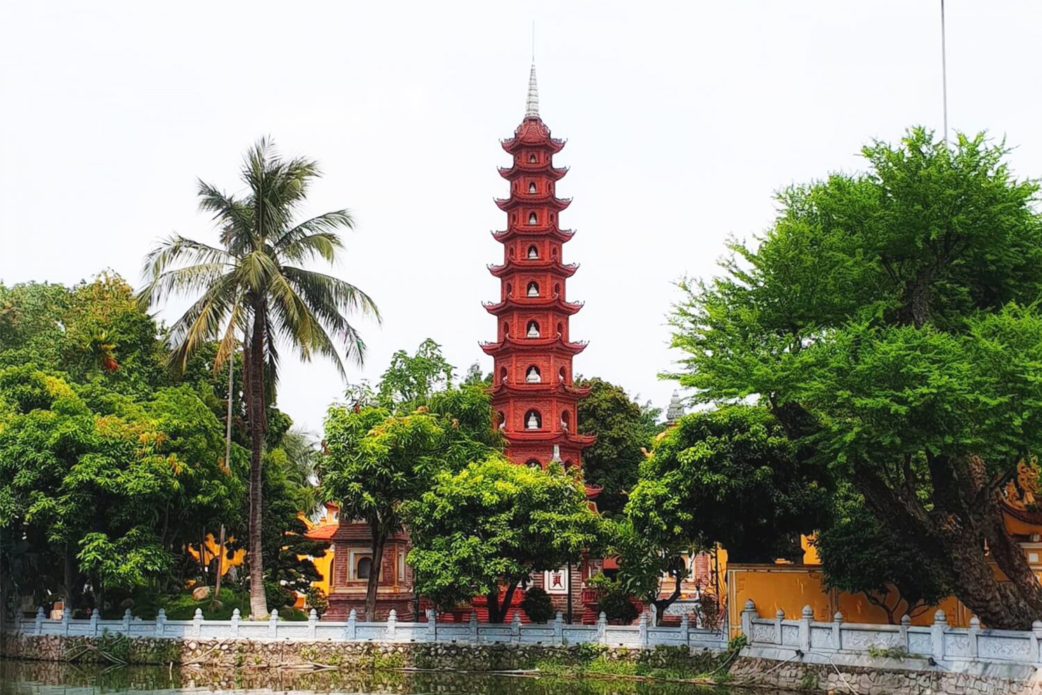 Địa điểm du lịch Hà Nội: Chùa Trấn Quốc