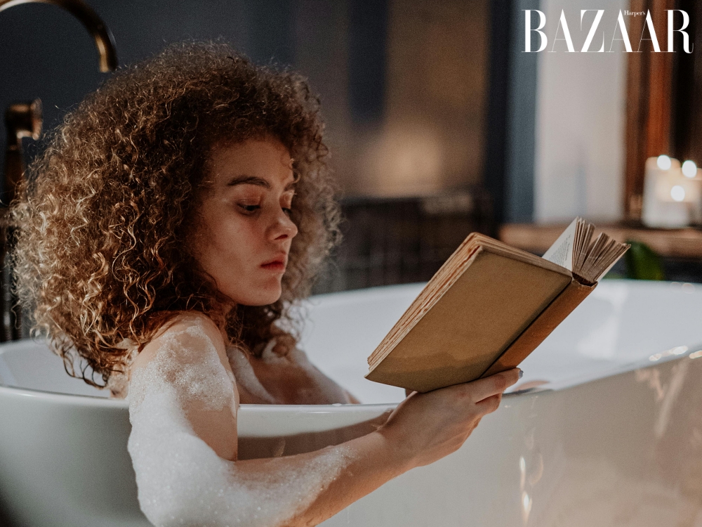 Đọc sách sau khi về nhà