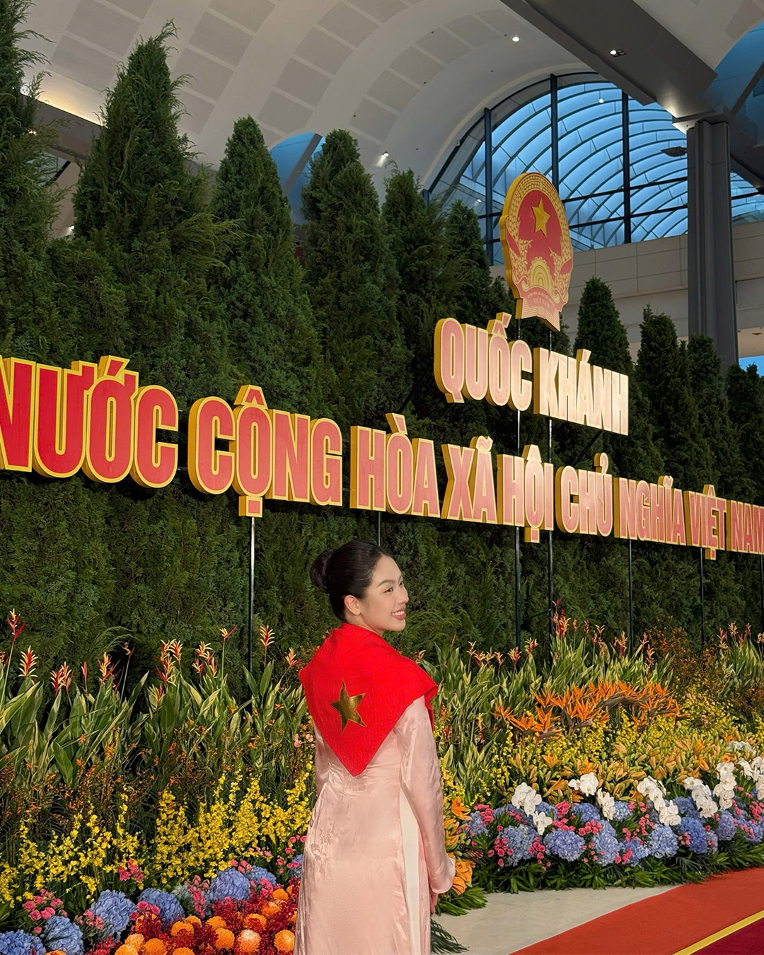 Thanh Thủy nền nã với áo dài hồng trong tiệc chiêu đãi Kỷ niệm 80 năm Quốc khánh 2/9