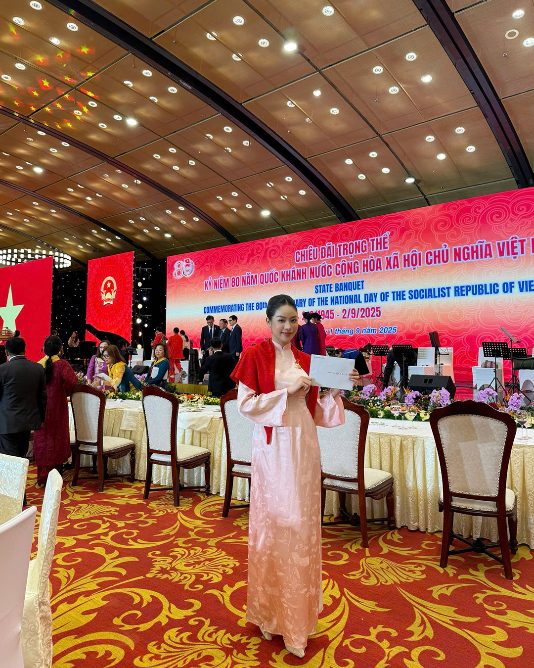 Thanh Thủy nền nã với áo dài hồng trong tiệc chiêu đãi Kỷ niệm 80 năm Quốc khánh 2/9