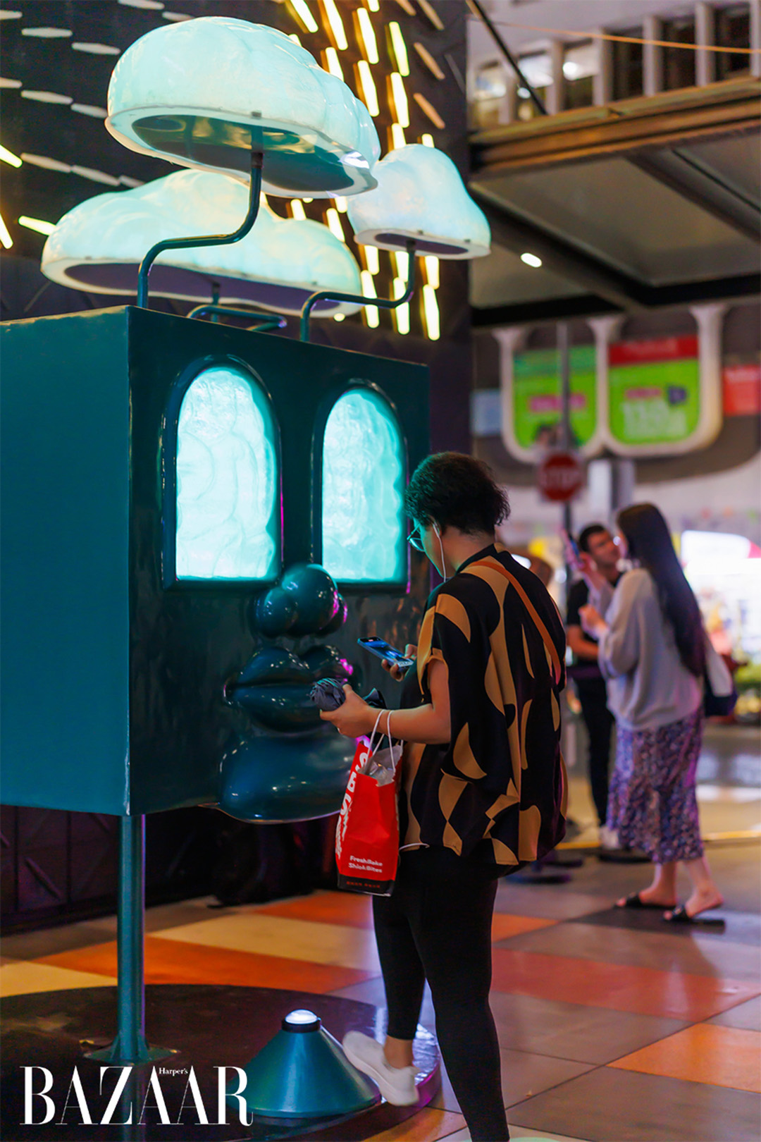 Tùng Monkey và giấc mơ bình yên của KU tại Singapore Night Festival 2025