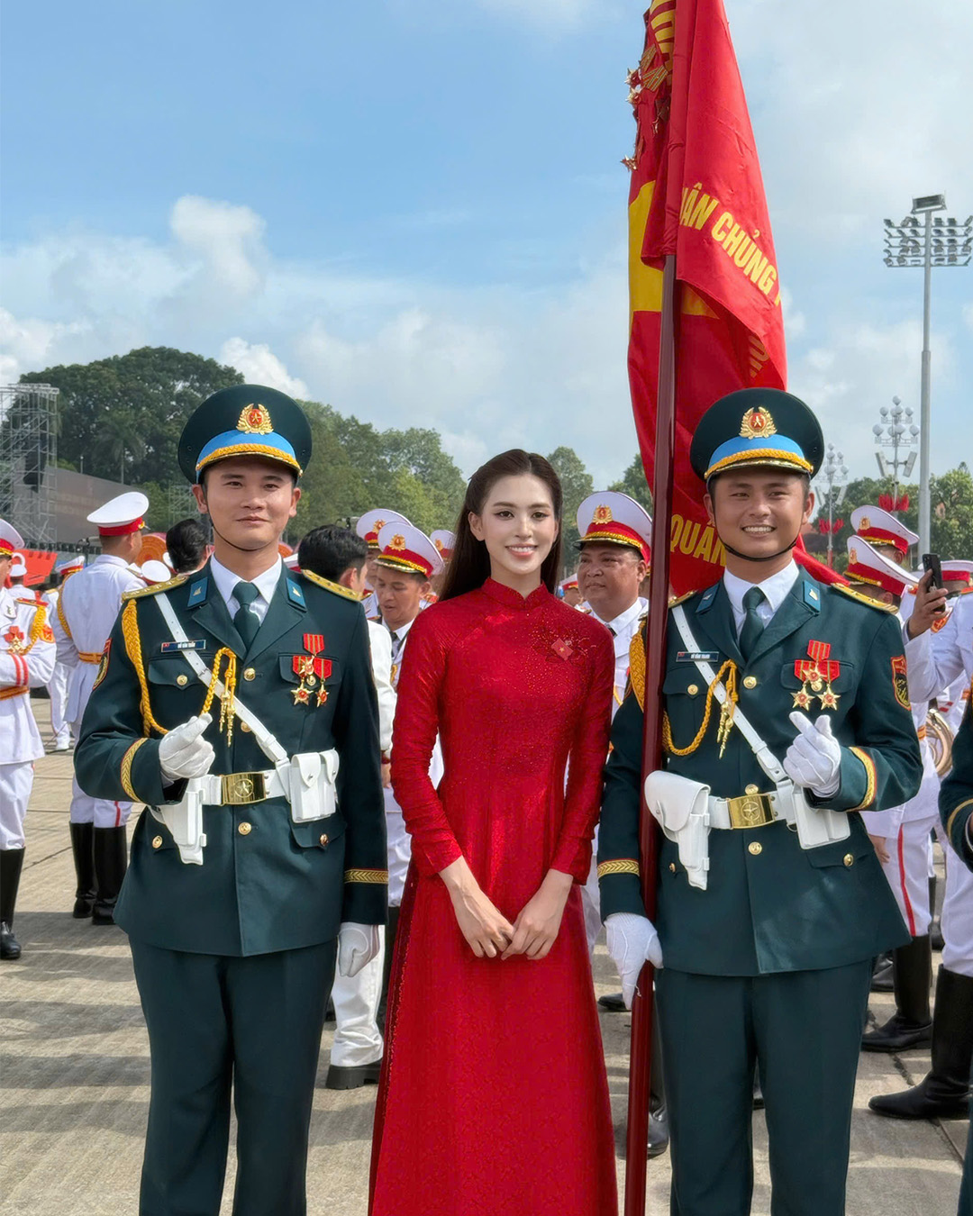 Hoa hậu Tiểu Vy, Lương Thùy Linh, Bảo Ngọc đồng diễn “Khí phách Việt Nam” tại sự kiện A80