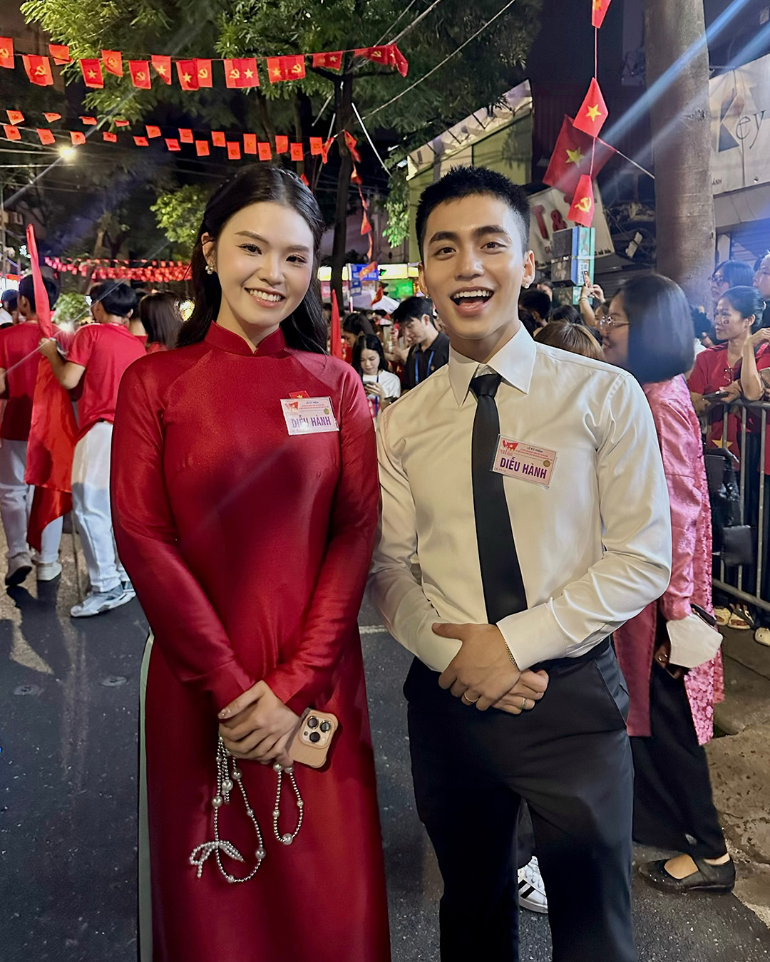 Hoa hậu Nhân ái Trần Mỹ Huyền rạng rỡ và tự hào tham gia diễu hành A80