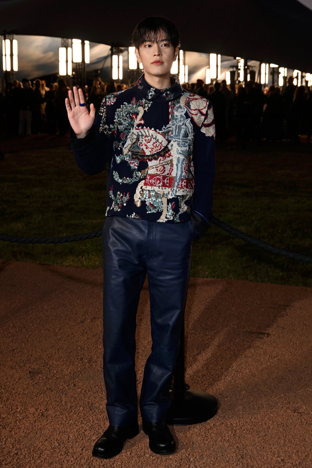 bzvn-burberry-xuan-he-2026-thoi-trang-khach-moi-du-show (10)