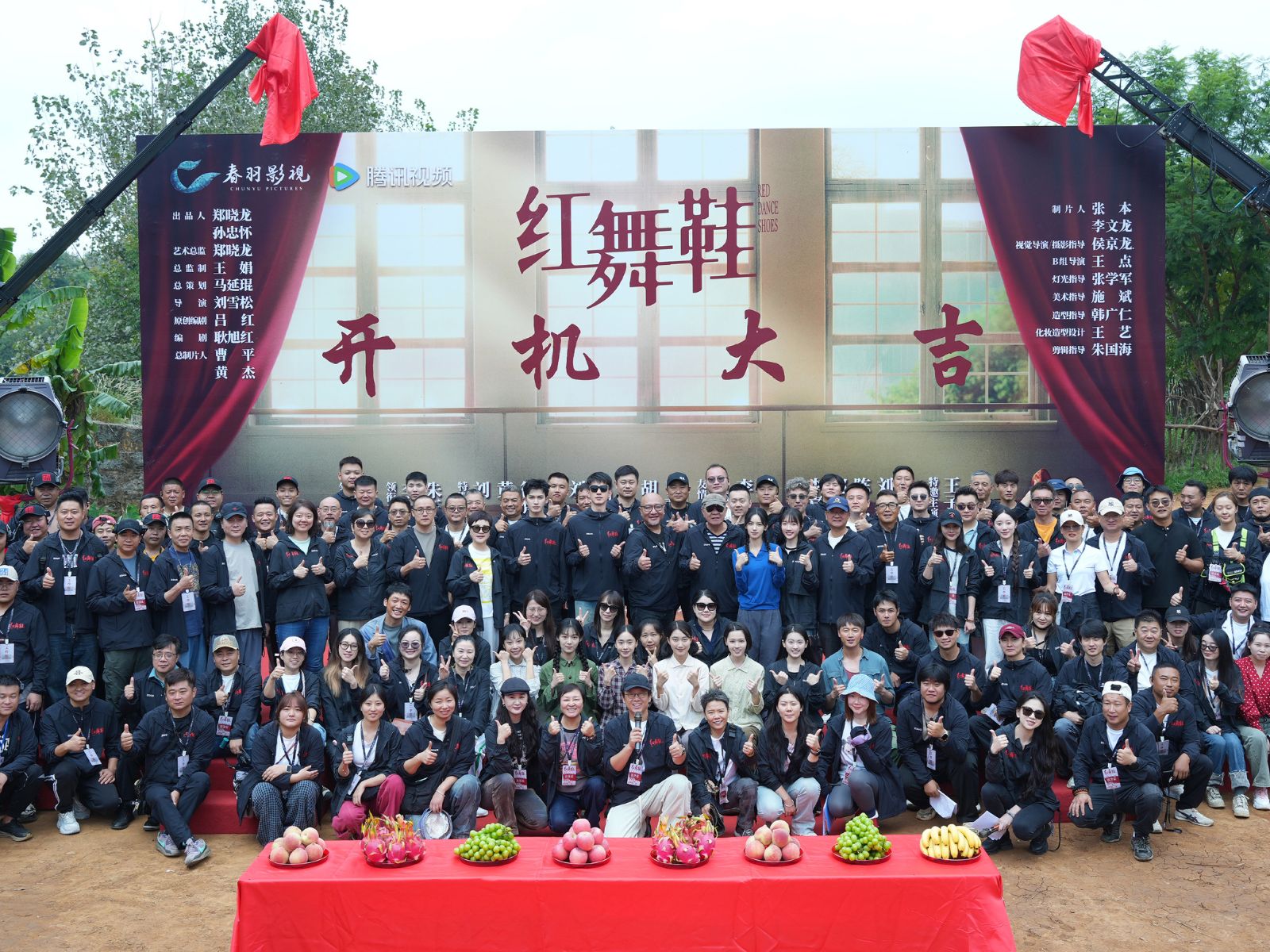 bzvn-chau-da-giay-khieu-vu-mau-do