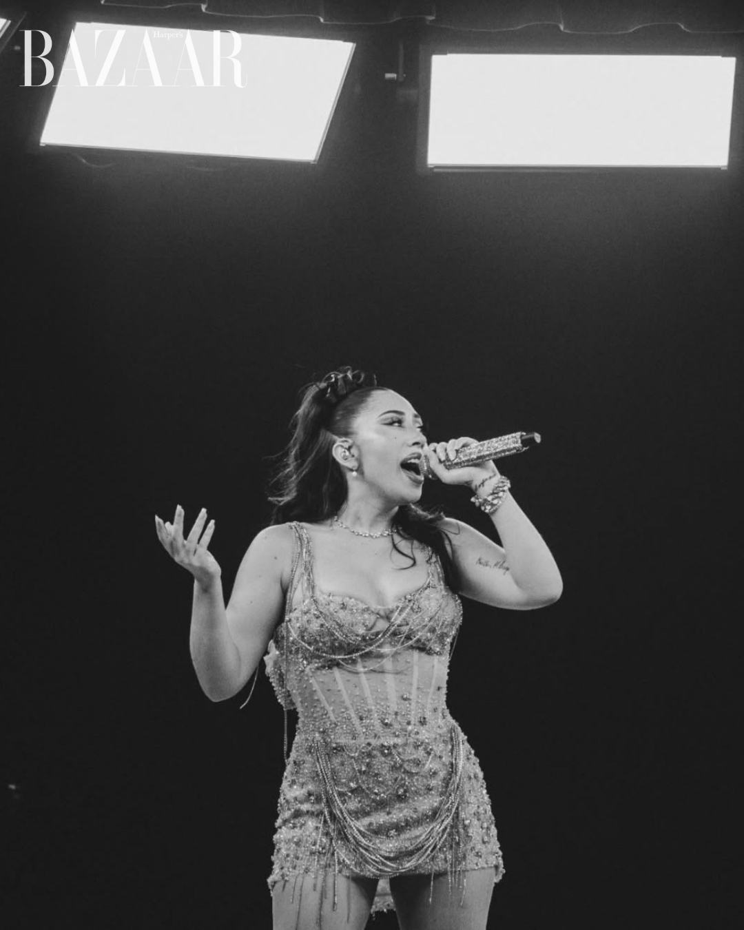 bzvn-kali-uchis-dien-thiet-ke-do-long-sincerely-tour (8)