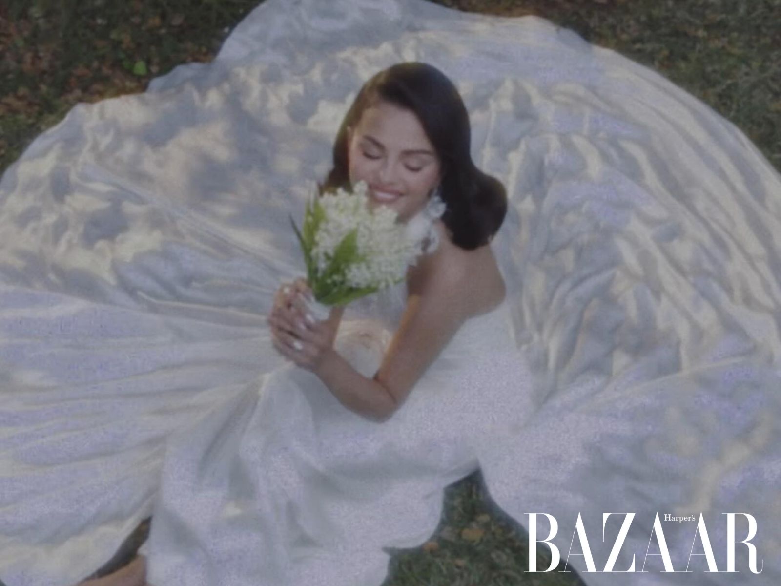 bzvn-selena-gomez-vay-cuoi