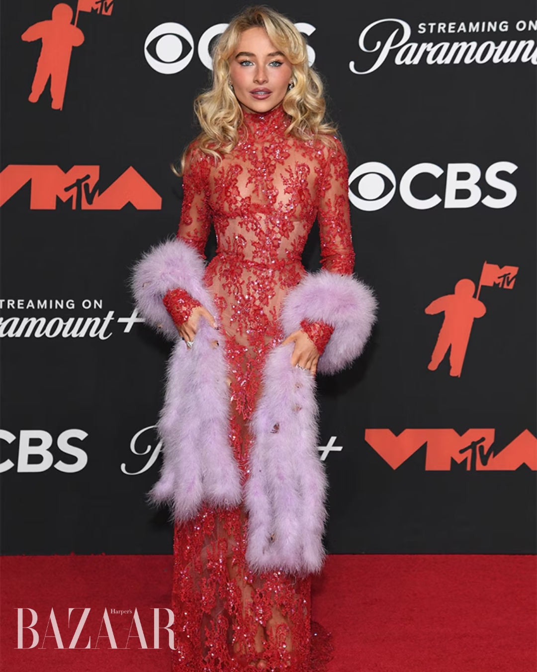 bzvn-thoi-trang-tham-do-vmas-2025-sabrina-carpenter (1)