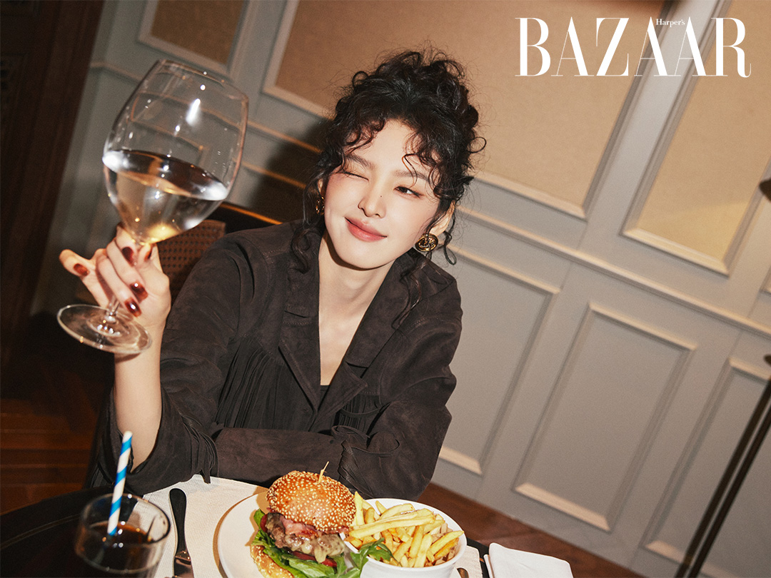 Chương Nhược Nam gây “sốc visual” với mái tóc xoăn messy tinh nghịch