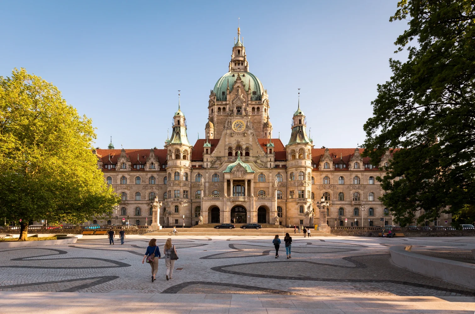 Marienplatz và Tòa thị chính mới (Neues Rathaus)