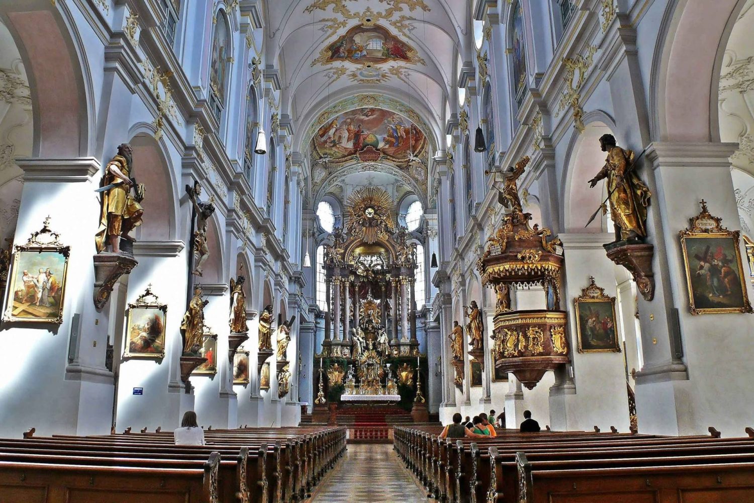 Nhà thờ Thánh Peter tại thành phố Munich
