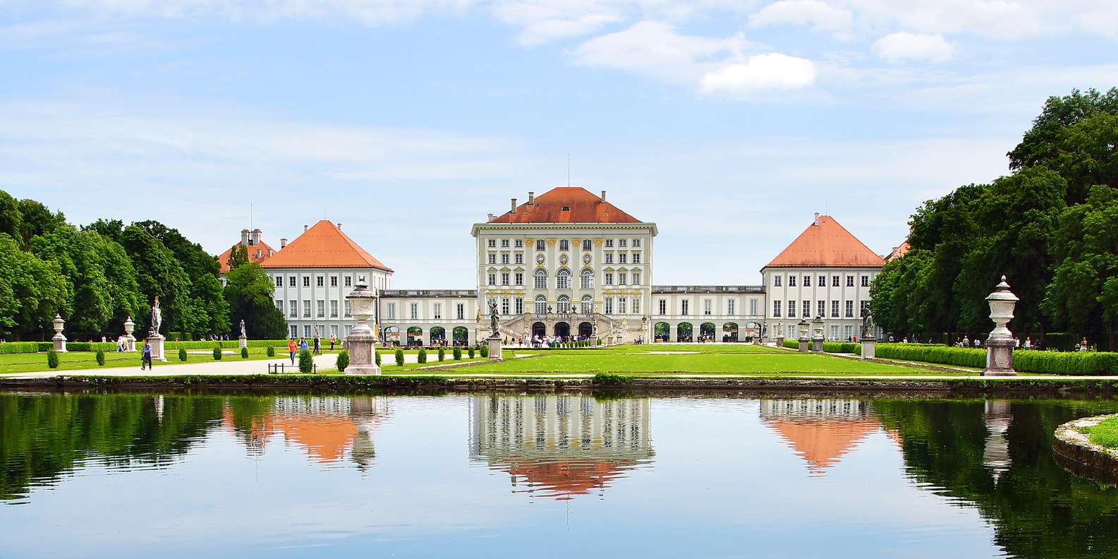 Du lịch Munich tham quan cung điện và vườn bách thảo Nymphenburg