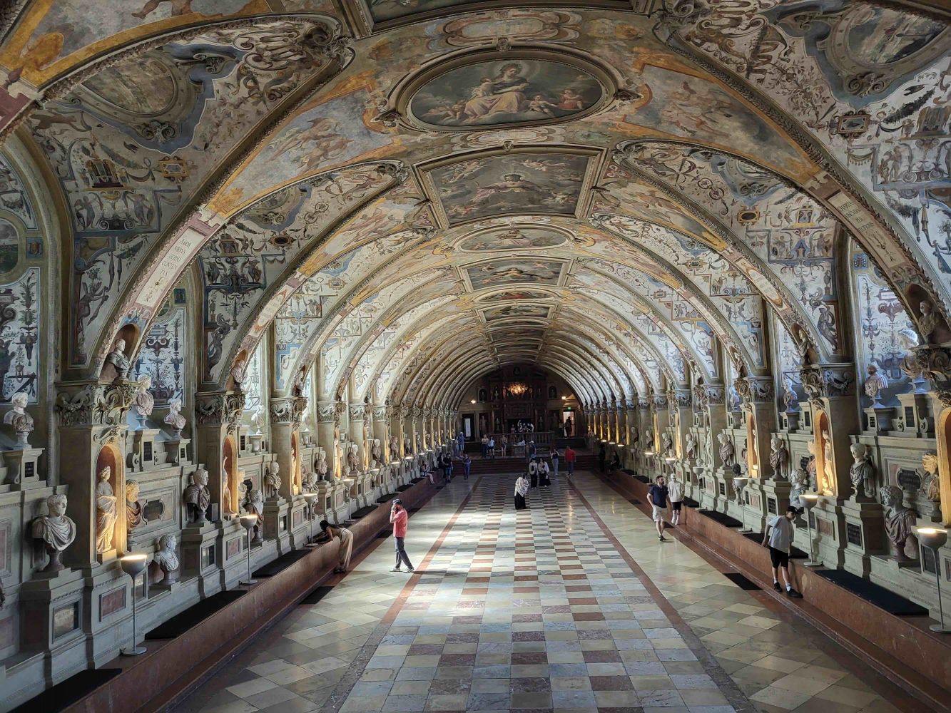 Du lịch Munich tham quan cung điện Munich