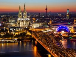 Du lịch Cologne: Từ lễ hội Carnival đến bia Kölsch trứ danh