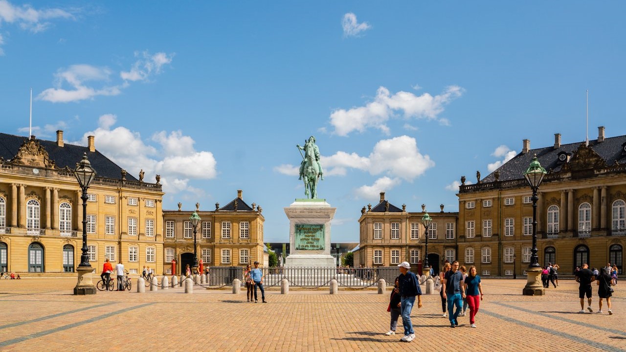 Lâu đài Amalienborg, nơi ở của Hoàng gia Đan Mạch