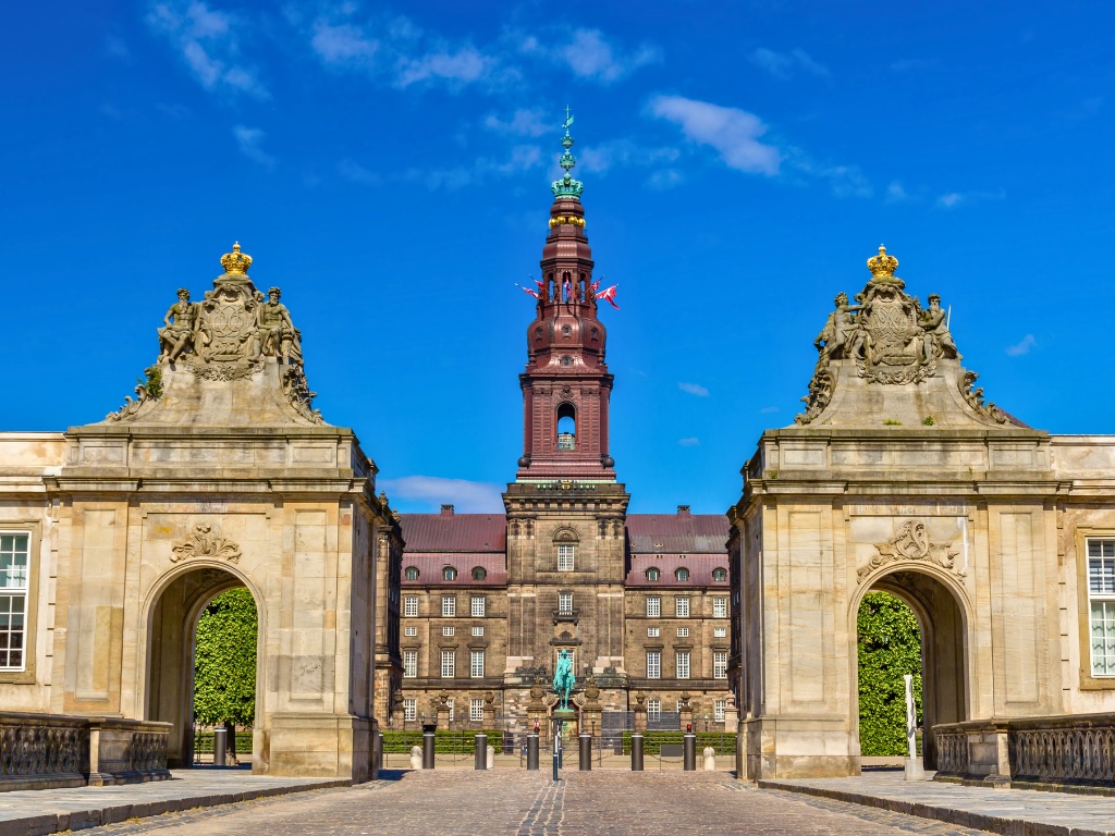 Địa điểm du lịch Đan Mạch: Cung điện Christiansborg