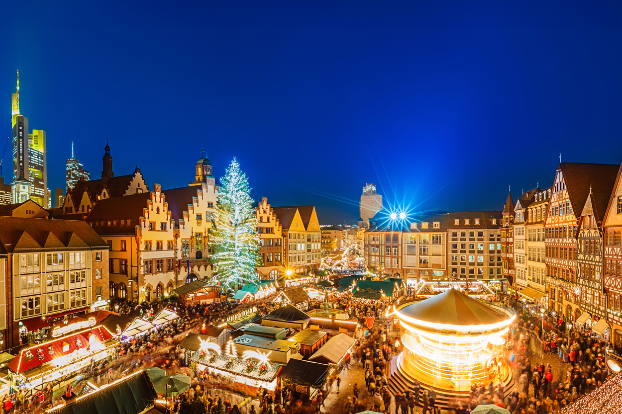 Hòa mình vào không khí lễ hội tại chợ Giáng sinh Römerberg