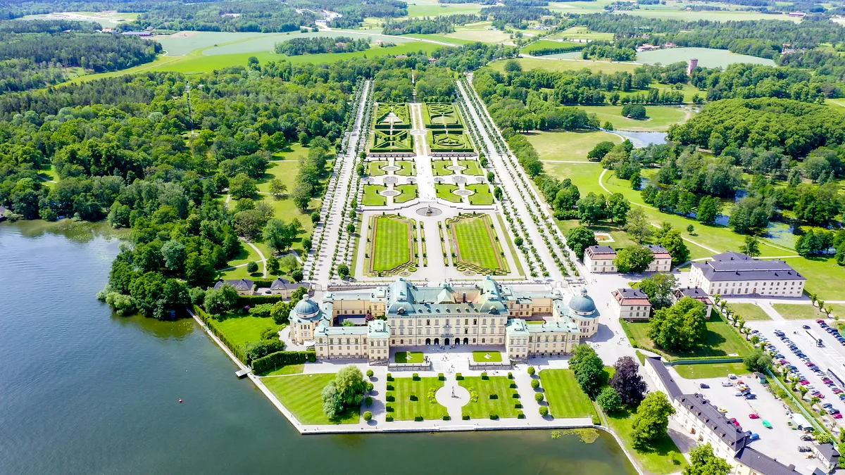 Du lịch Thụy Điển tham quan cung điện Drottningholm