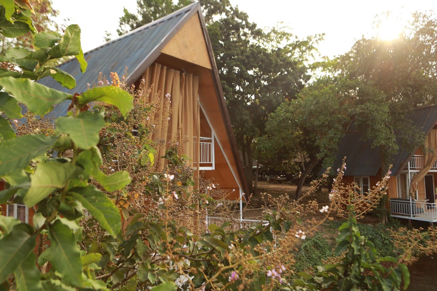 Các khách sạn gần khu du lịch Cao Minh