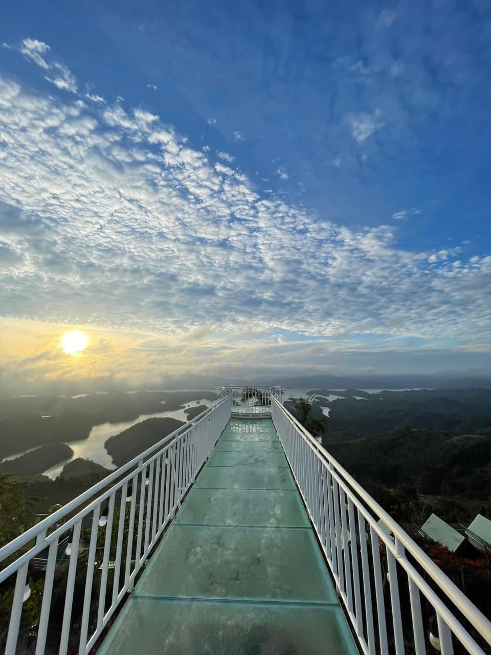 cầu kính