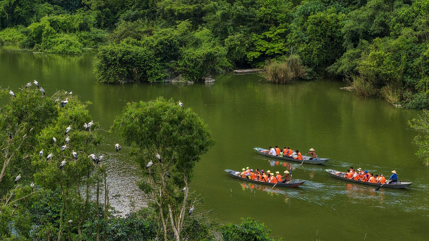 Dạo thuyền, chèo kayak trên sông hồ