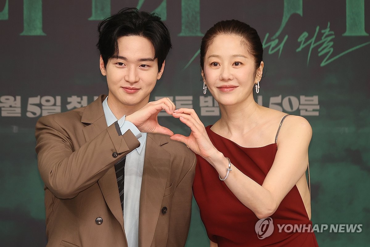 Review phim Sát nhân Bọ Ngựa (Queen Mantis): Màn tái xuất đỉnh cao của Go Hyun Jung