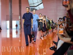 Prada Xuân Hè 2026 trở về với sự căn bản