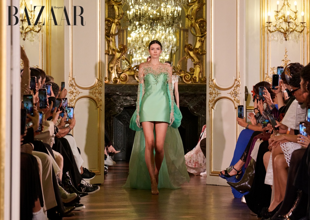 Quang cảnh trình diễn bộ sưu tập Eden of the Sea của 21SIX tại Paris.