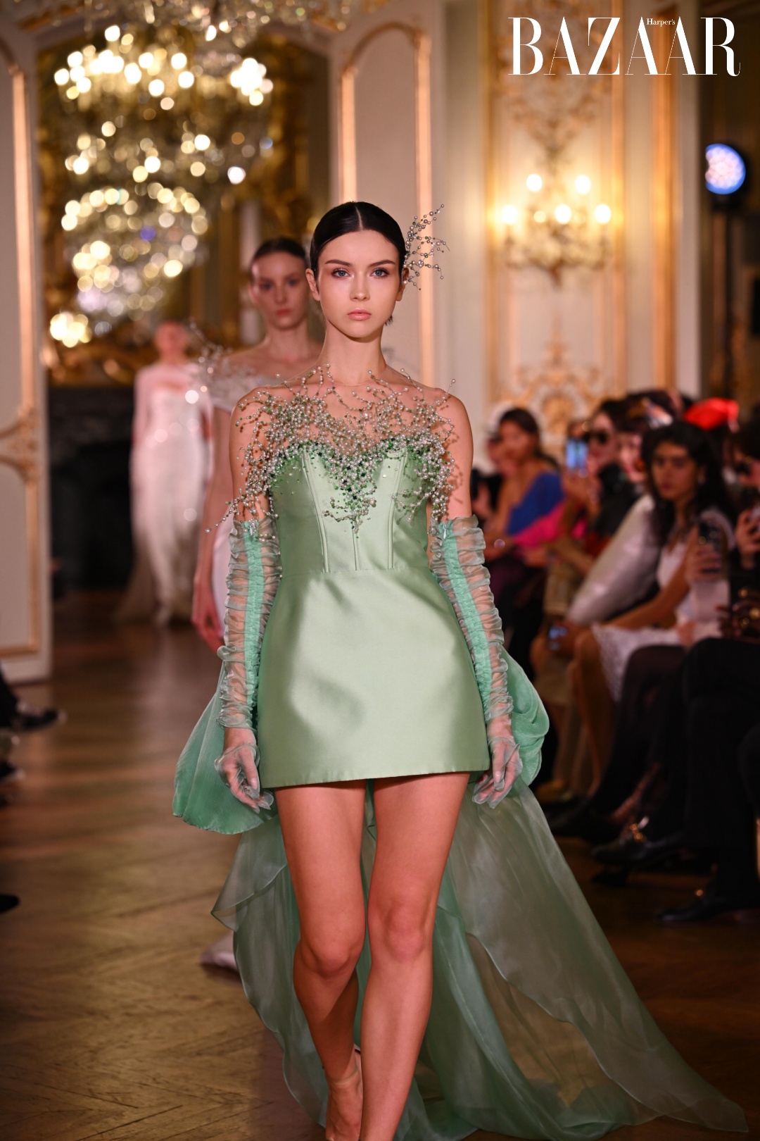 Quang cảnh trình diễn bộ sưu tập Eden of the Sea của 21SIX tại Paris. 