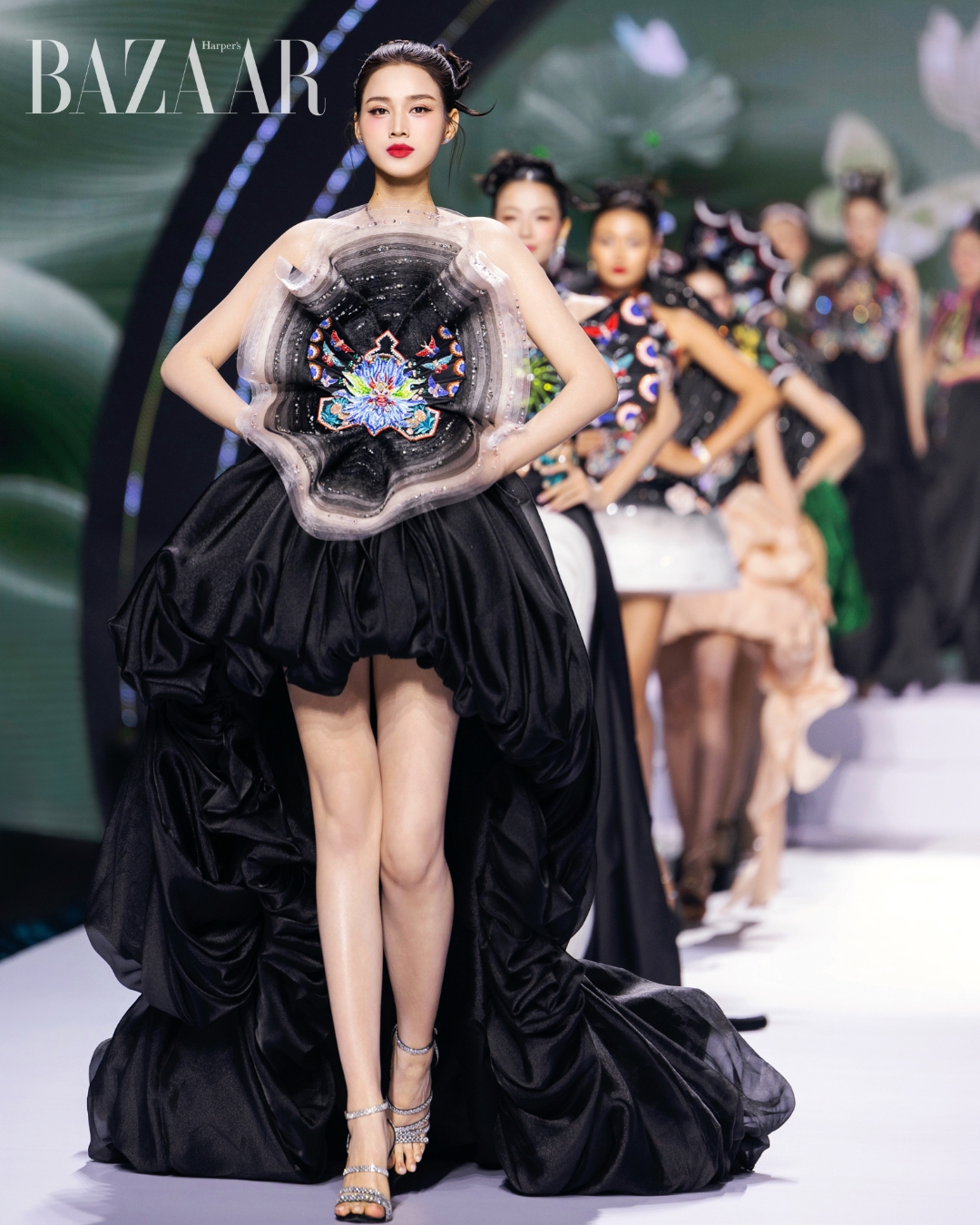 BZVN-LINH-SAN-LUA-LA-TRA-HOA-SHOW00006