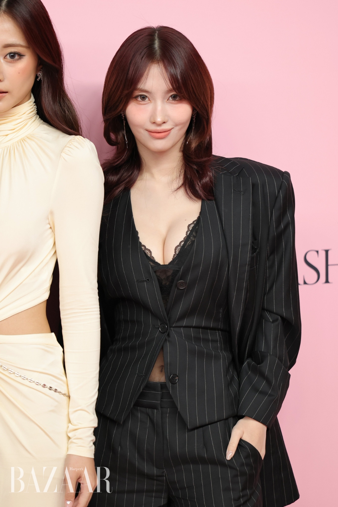BZVN-TWICE-VICTORIAS-SECRET-FASHION-SHOW-2025-STAGE-RED-CARPET00005