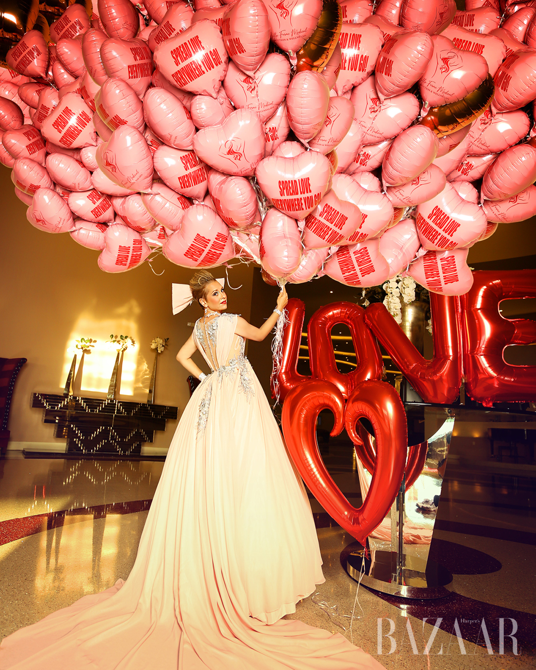 Người mẫu Naomi Parisette trong trang phục của Svetik’s Couture 7