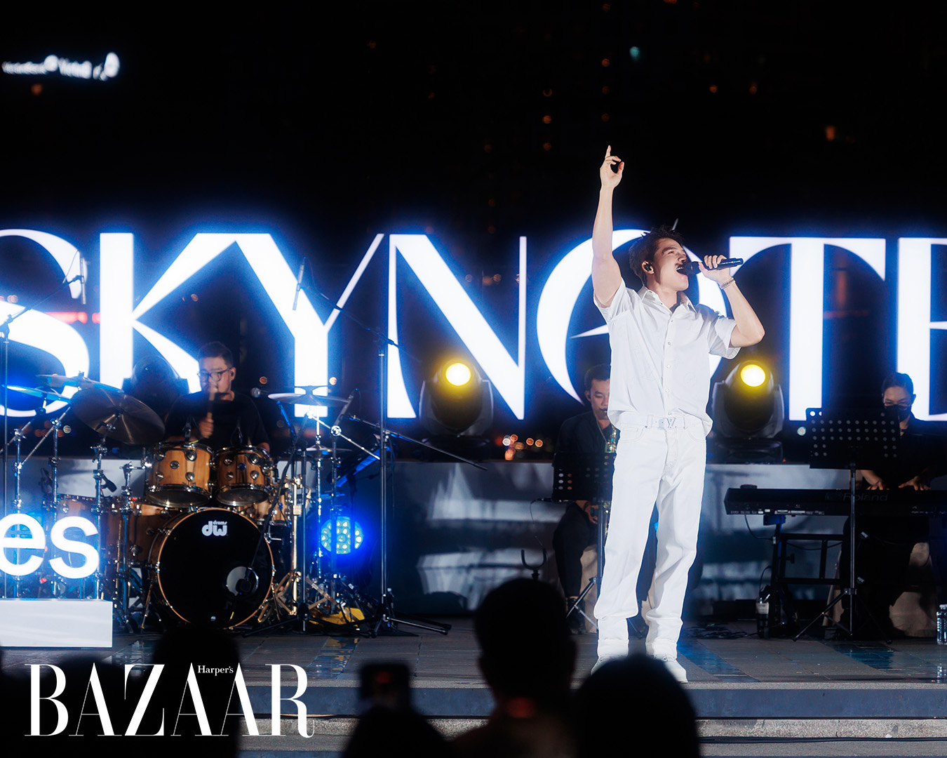 Quốc Thiên mời Jun Phạm đến mini livestage để “hâm nóng” concert SKYNote