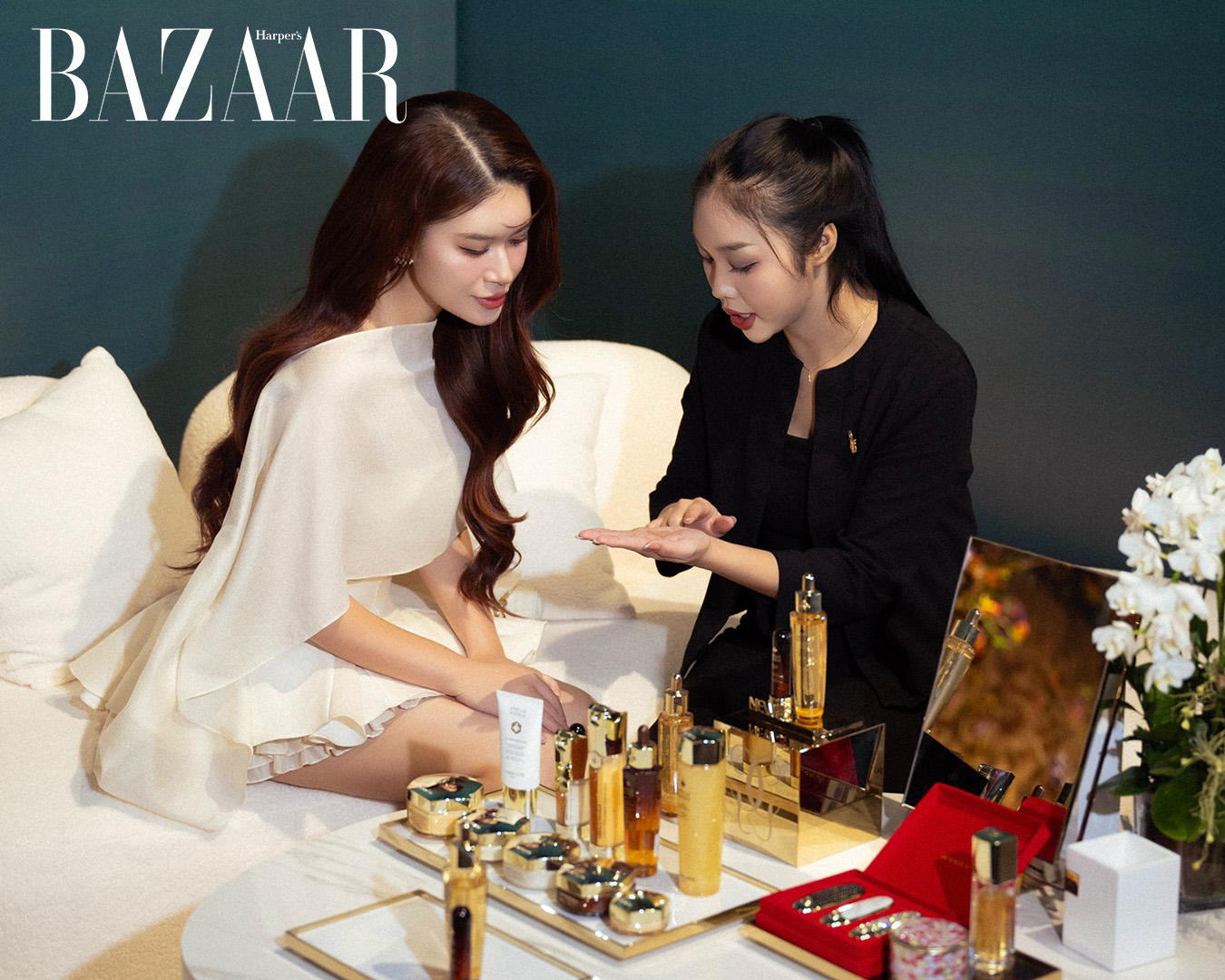 Ngọc Thanh Tâm, Chloe Nguyễn thả dáng giữa không gian hoa nghệ thuật Tinh Tuyển Phương Hoa