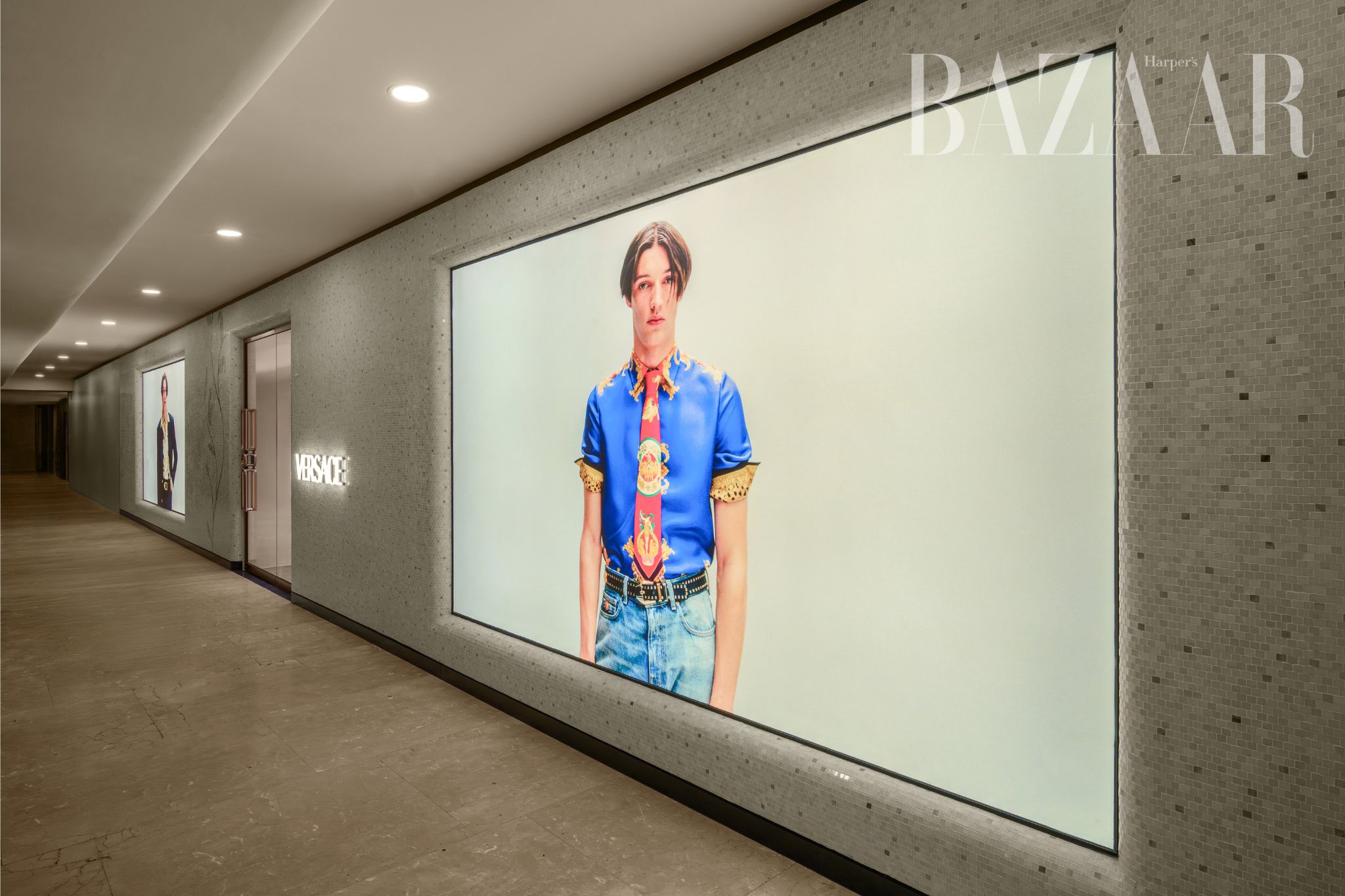 Cửa hàng Versace tại Rex Hotel trở lại với diện mạo xa hoa, đẳng cấp