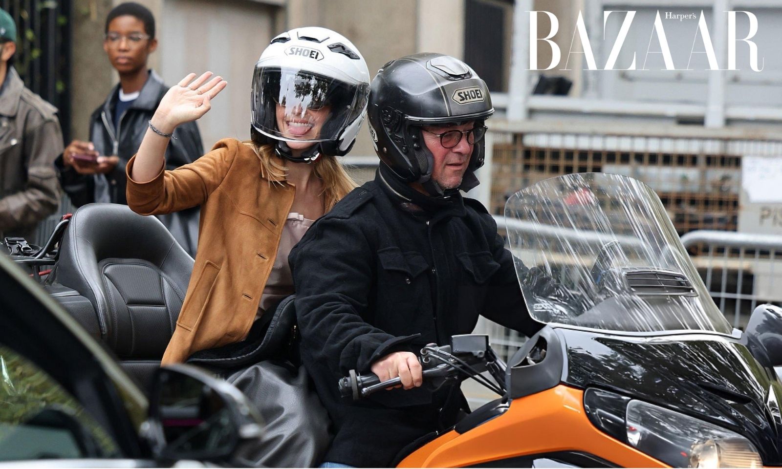 bzvn-emma-watson-miu-miu-paris-fashion-week-3