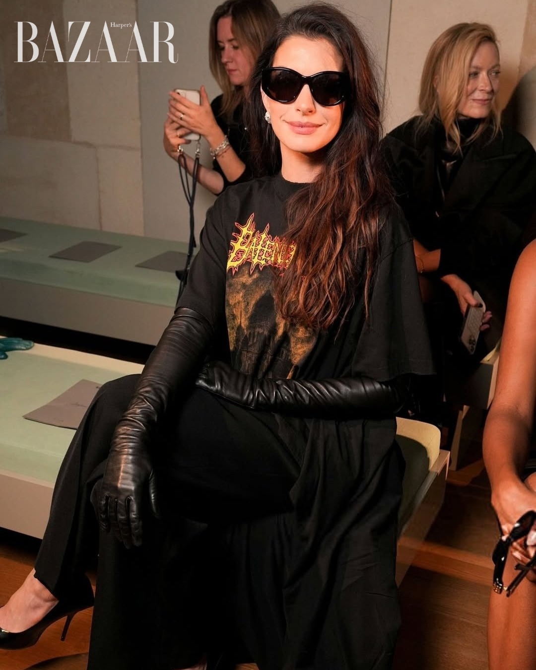 bzvn-front-row-balenciaga-xuan-he-2026-pierpaolo-piccioli-anne-hathaway00002