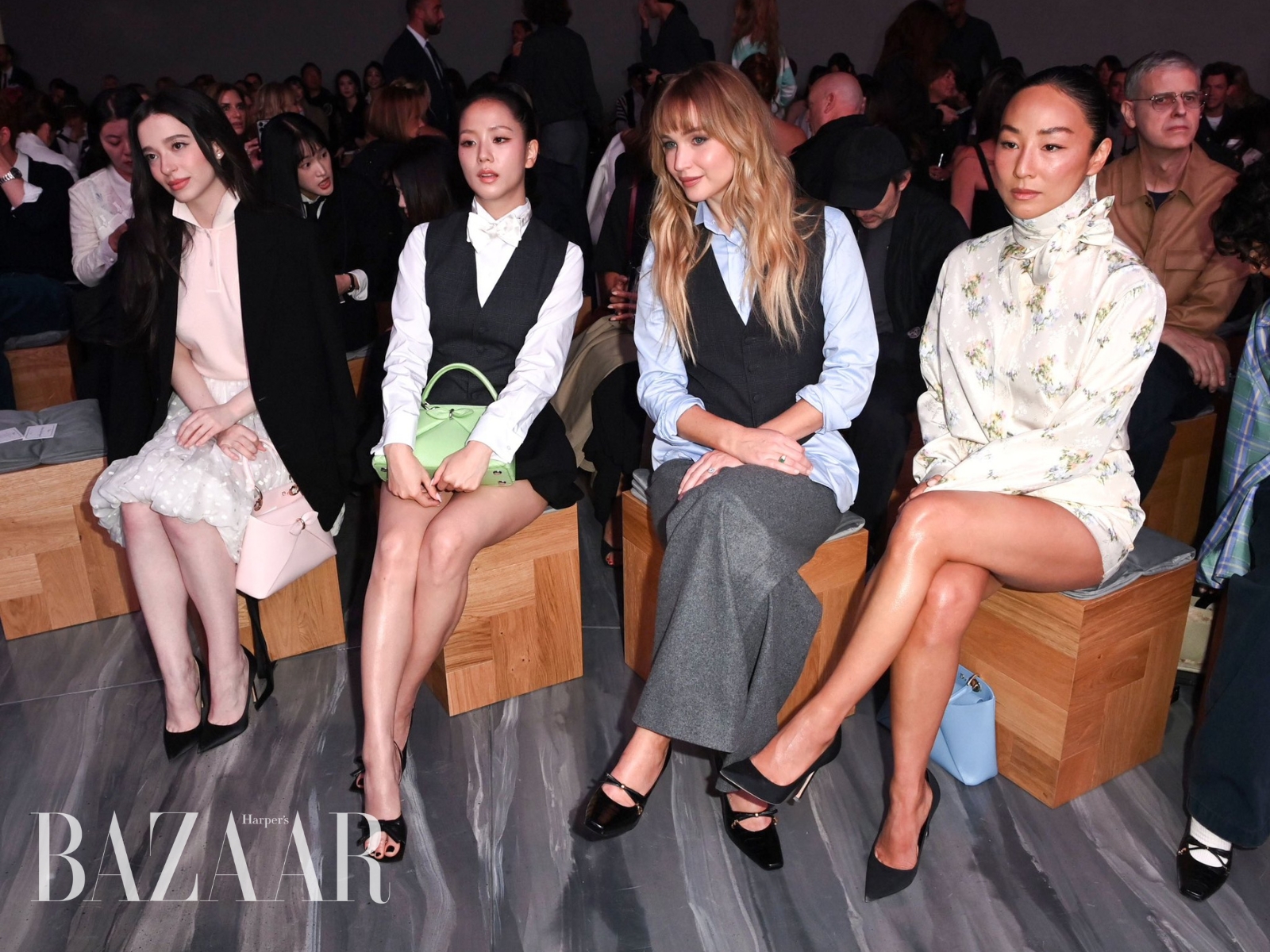 bzvn-front-row-dior-xuan-he-2026-jisoo-mikey-madison-jennifer-lawrence-greta-lee