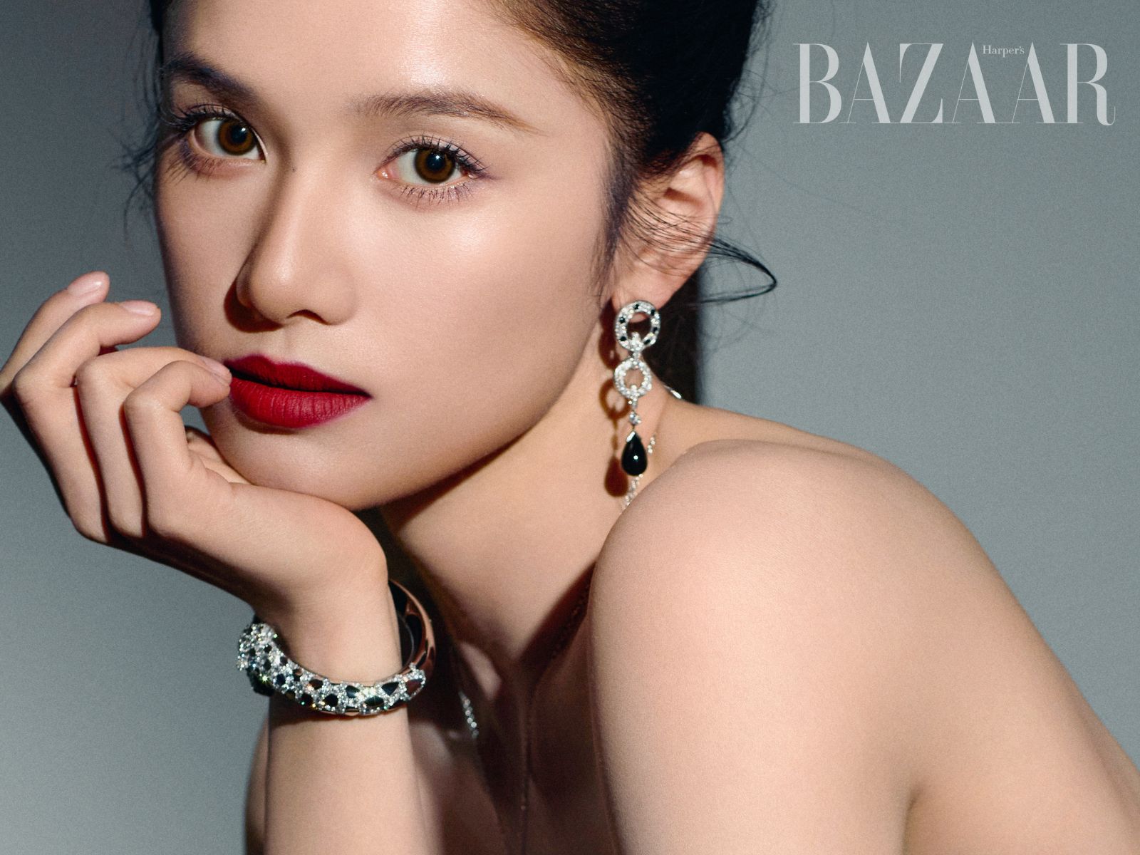 bzvn-luu-diec-phi-duong-mich-truong-tinh-nghi-trang-suc-7