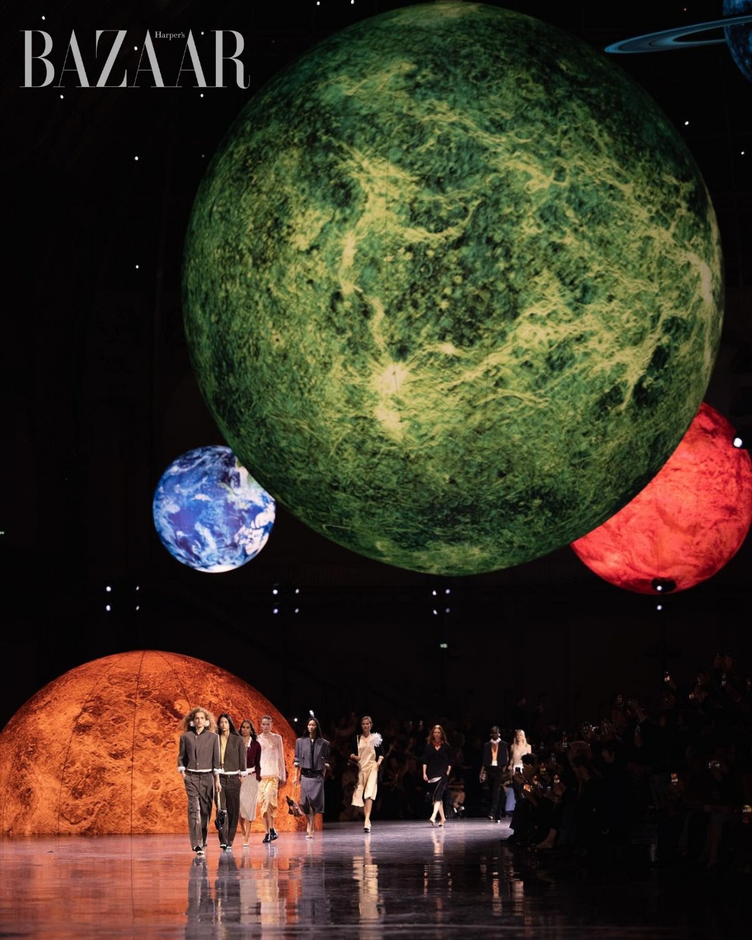 bzvn-thiet-ke-san-dien-xuan-he-2026-thoi-trang-chanel-vu-tru00002