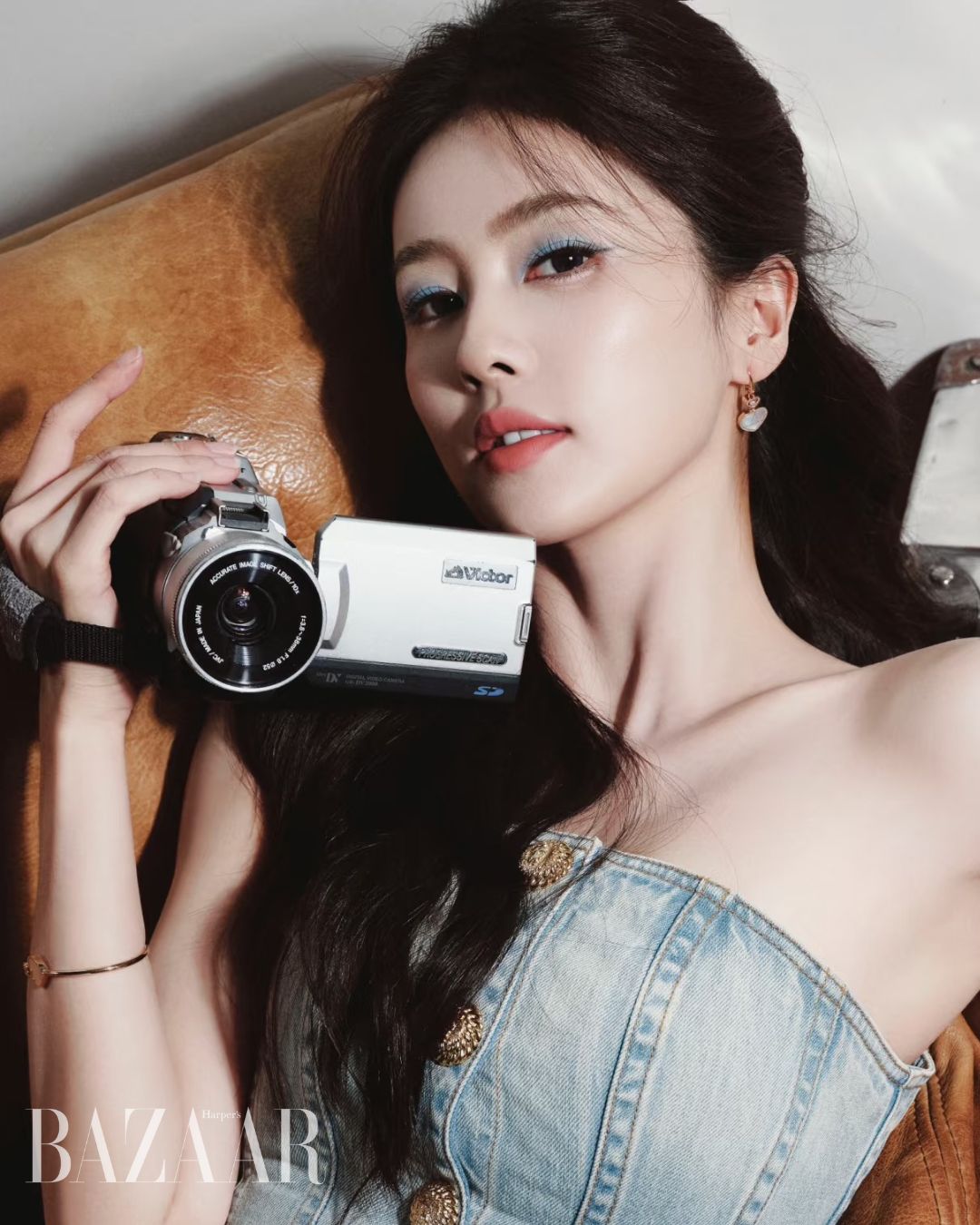 bzvn-trang-diem-mat-anh-xanh-lam-11